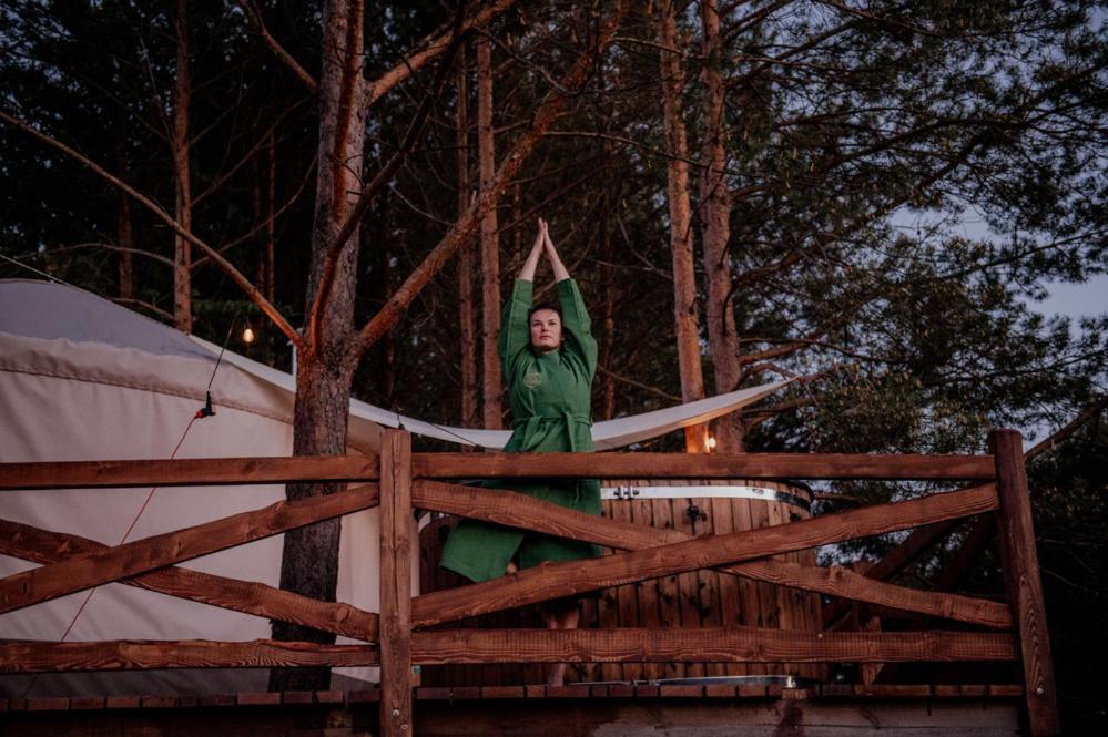 Jurty Z Widokiem, Prywatna Balia- Dzikolas Glamping Krasnobród エクステリア 写真