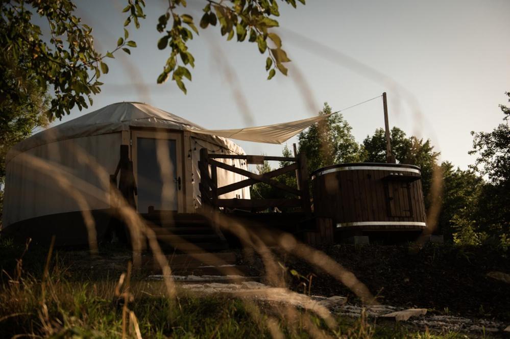 Jurty Z Widokiem, Prywatna Balia- Dzikolas Glamping Krasnobród エクステリア 写真