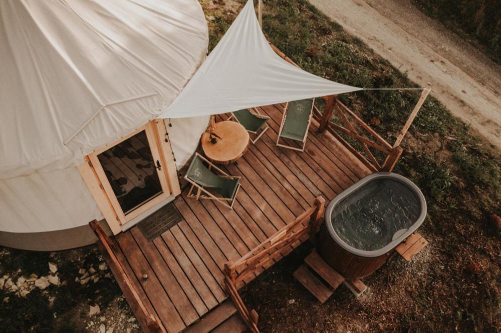 Jurty Z Widokiem, Prywatna Balia- Dzikolas Glamping Krasnobród エクステリア 写真