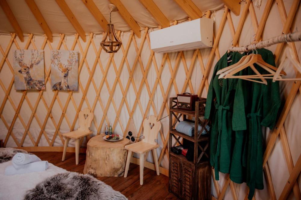 Jurty Z Widokiem, Prywatna Balia- Dzikolas Glamping Krasnobród エクステリア 写真
