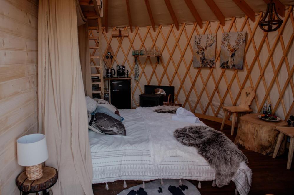 Jurty Z Widokiem, Prywatna Balia- Dzikolas Glamping Krasnobród エクステリア 写真
