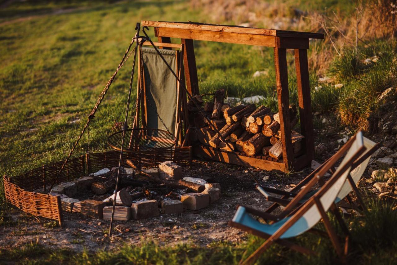 Jurty Z Widokiem, Prywatna Balia- Dzikolas Glamping Krasnobród エクステリア 写真